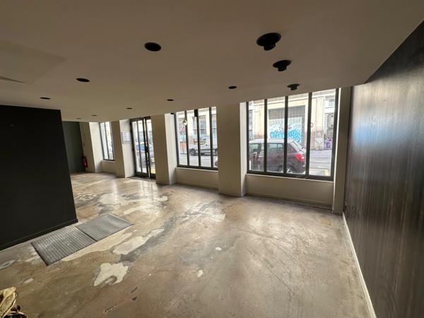 Local/bureau à louer LYON 4EME (69) local commercial type show room ou bureaux de 100m2 environ dont 70 en RDC