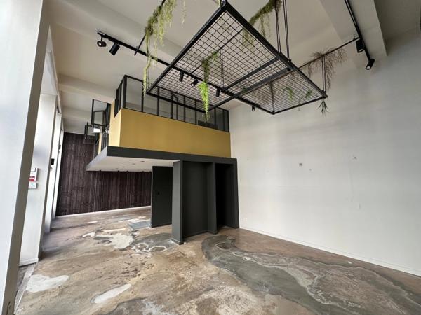 Local/bureau à louer LYON 4EME (69) local commercial type show room ou bureaux de 100m2 environ dont 70 en RDC