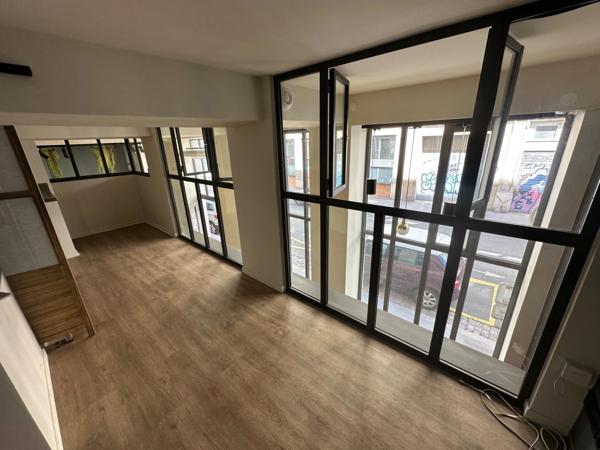 Local/bureau à louer LYON 4EME (69) local commercial type show room ou bureaux de 100m2 environ dont 70 en RDC