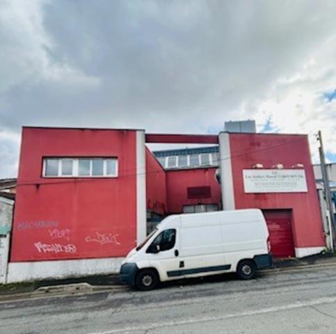 Immeuble et usine à VITRY SUR SEINE (94) Belle rentabilité