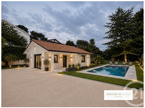 Maison à vendre  7 pièces - 214,66 m 2   BIARRITZ  - 64