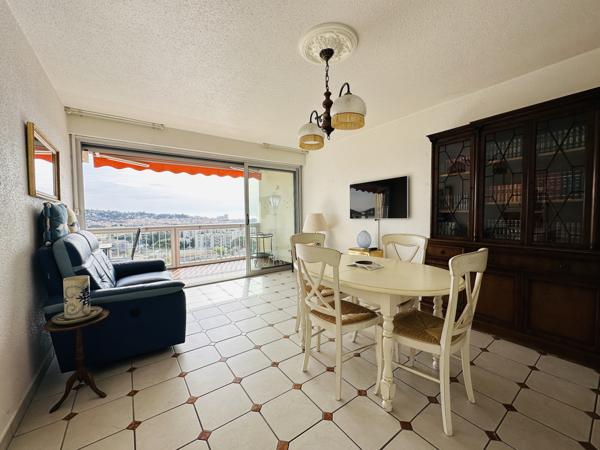 PROCHE CENTRE VILLE ET PLAGE APPARTEMENT 4 PIECES 79M2 AVEC SUPERBE VUE MER