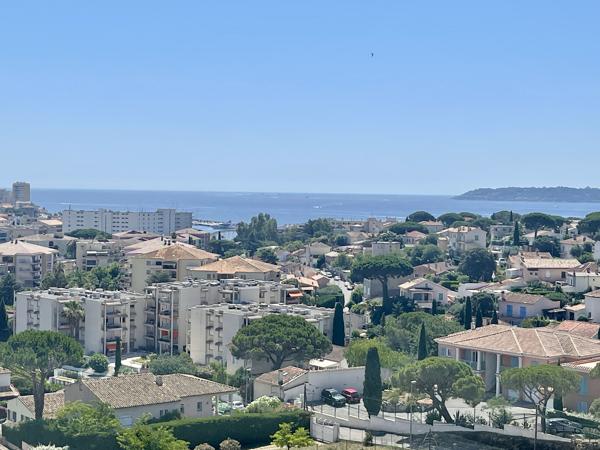 PROCHE CENTRE VILLE ET PLAGE APPARTEMENT 4 PIECES 79M2 AVEC SUPERBE VUE MER