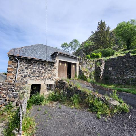 Grange en pierres Apchon Apchon (15400)