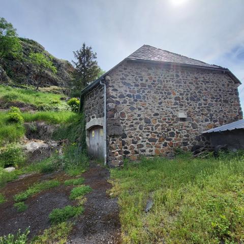 Grange en pierres Apchon Apchon (15400)