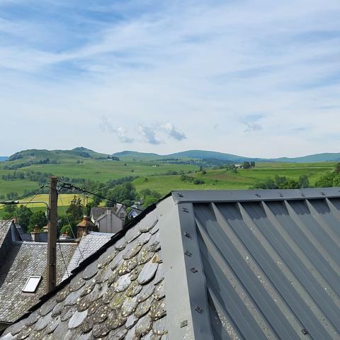 Grange en pierres Apchon Apchon (15400)
