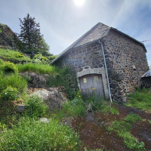 Grange en pierres Apchon Apchon (15400)
