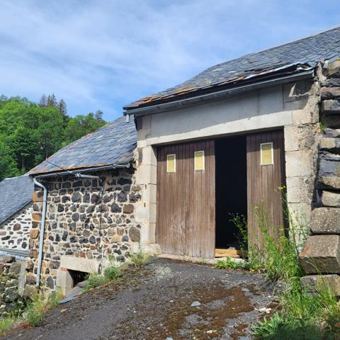 Grange en pierres Apchon Apchon (15400)