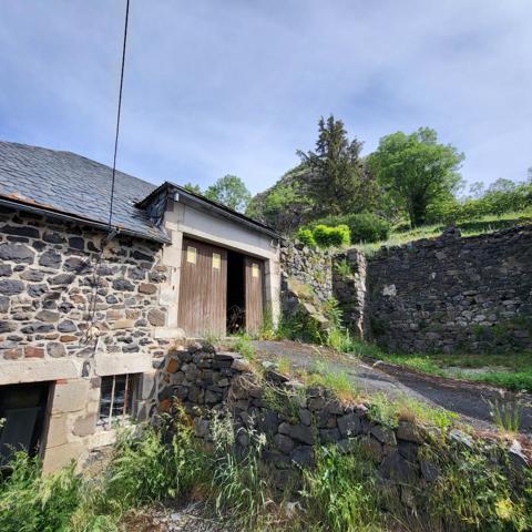 Grange en pierres Apchon Apchon (15400)