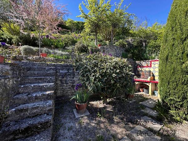 EXCLU, proche FORCALQUIER, Belle MAISON DE VILLAGE de 126 m²  avec terrasses, jardin et cour