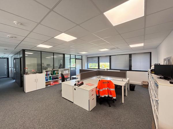 Bureaux à louer à Saint-Herblain 304 m² avec parkings sécurisés