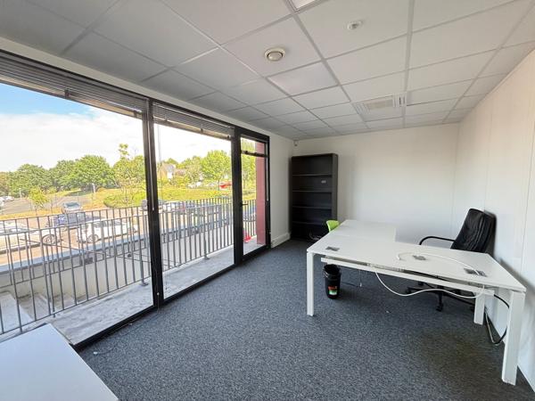Bureaux à louer à Saint-Herblain 304 m² avec parkings sécurisés
