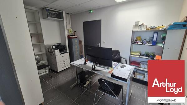 MONTÉLIMAR EST - QUARTIER MAUBEC - A LOUER BUREAUX AU PREMIER ETAGE DE 36 M2 ENVIRON AVEC PLACES DE PARKING