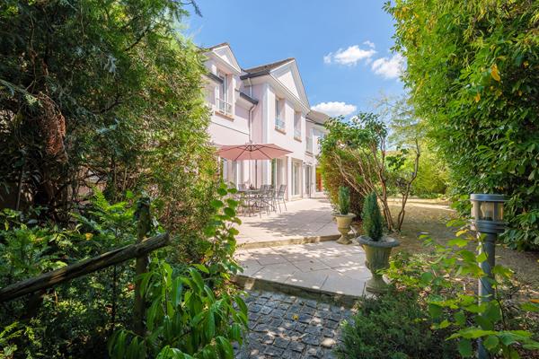 AULNAY-SOUS-BOIS - QUARTIER LE PARC | MAISON FAMILIALE 291 M² ? 5 CHAMBRES ? TERRAIN ARBORÉ 712 M² Aulnay sous bois