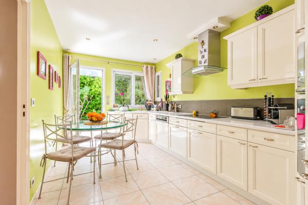 AULNAY-SOUS-BOIS - QUARTIER LE PARC | MAISON FAMILIALE 291 M² ? 5 CHAMBRES ? TERRAIN ARBORÉ 712 M² Aulnay sous bois