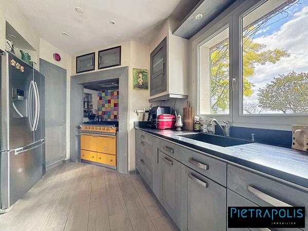Maison T7 200m² sur 3327m² de terrain, piscine 12x6m