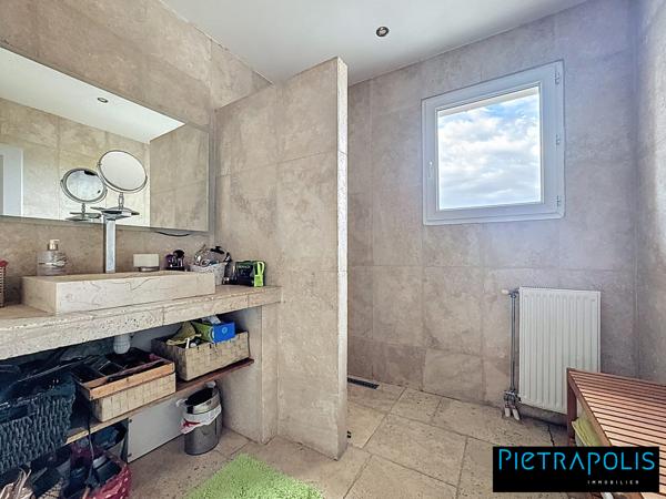 Maison T7 200m² sur 3327m² de terrain, piscine 12x6m