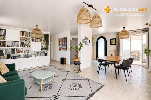 Vente                                                      Maison
                        
                     5 pièces                      125 m2                     à Châteaubourg