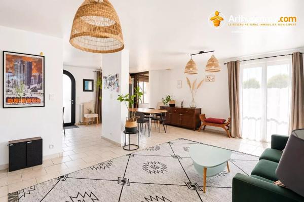 Vente                                                      Maison
                        
                     5 pièces                      125 m2                     à Châteaubourg