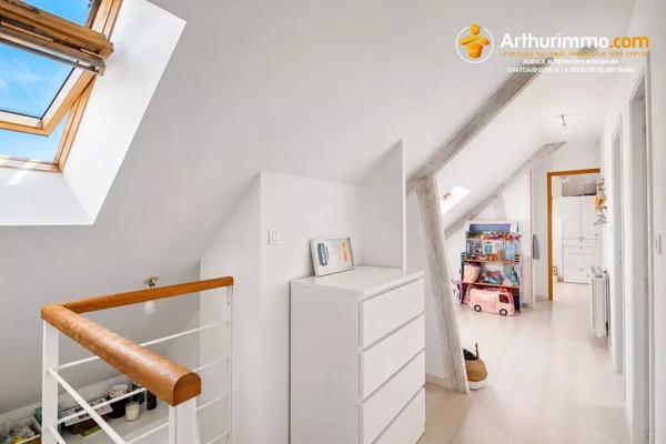 Vente                                                      Maison
                        
                     5 pièces                      125 m2                     à Châteaubourg