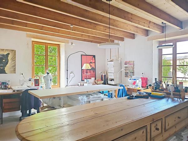 Maison Bouille Courdault  8 pièce(s), 305 m², terrain de 6015 m² 4 chambres, dépendances, piscine, patio, préau, garage.