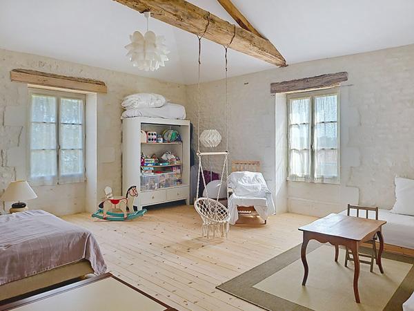 Maison Bouille Courdault  8 pièce(s), 305 m², terrain de 6015 m² 4 chambres, dépendances, piscine, patio, préau, garage.