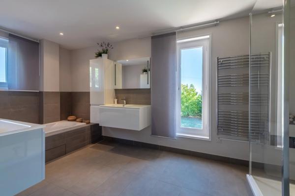 Charly - Maison de 292 m² environ -Terrain de plus de 11 000 m² - 6 chambres