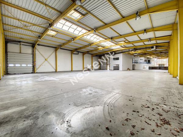 Local commercial  à louer / Entrepôt  1524 m² - Brive La Gaillarde -  2 aires de stockage - 1 atelier - 1 salle d'exposition - 7 bureaux - 1 salle de réunion - 1 local technique - 2 vestiaires - 3 wc - 1 auvent de stockage - parking