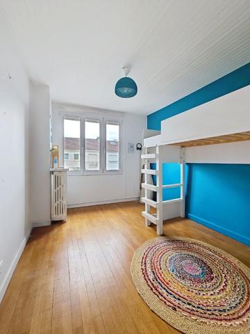 Maison familiale _ 6 chambres _bureau _ grand espace de vie _ terrasses _ jardin _ garage
