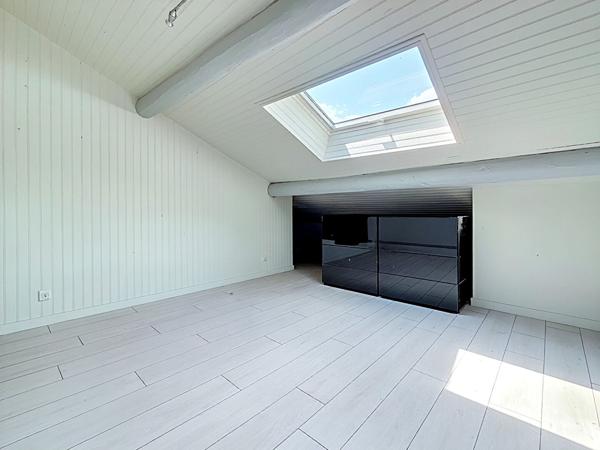 Maison familiale _ 6 chambres _bureau _ grand espace de vie _ terrasses _ jardin _ garage