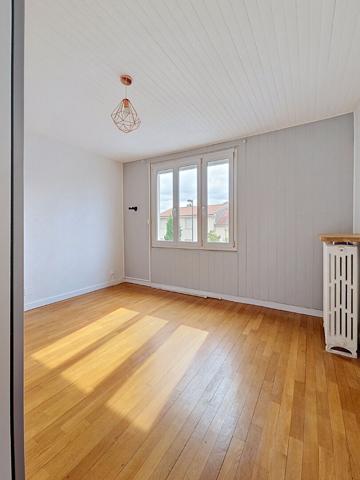 Maison familiale _ 6 chambres _bureau _ grand espace de vie _ terrasses _ jardin _ garage