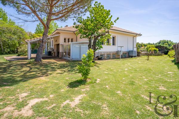A vendre secteur Casseneuil belle villa de caractère de 7 pièces, avec piscine.