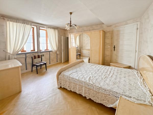 Trévoux (01600) Idéal investisseur : À vendre – Appartement dernier étage avec potentiel exceptionnel – Trévoux hyper-centre