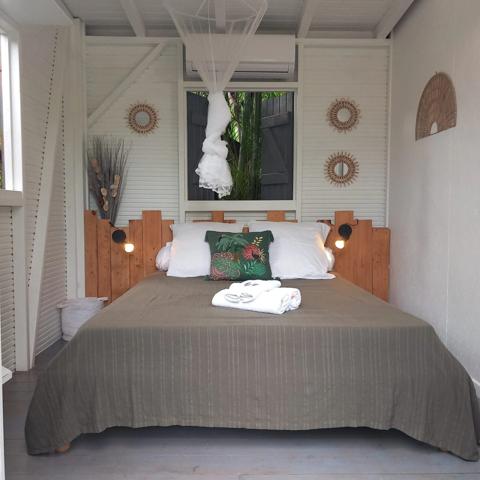 Havre Tropical avec bungalow et piscine 4P – Sainte-Anne