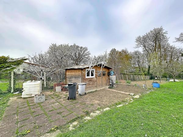 Maison individuelle avec un grand terrain