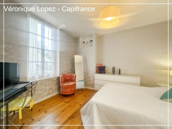 Agen coeur de ville, quartier Cathédrale, au calme dans une impasse, grand appartement de 161,70 m² Loi Carrez avec 7 pièces principales
