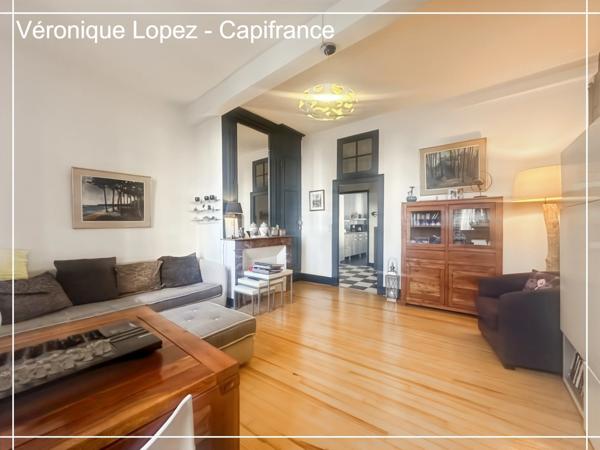 Agen coeur de ville, quartier Cathédrale, au calme dans une impasse, grand appartement de 161,70 m² Loi Carrez avec 7 pièces principales