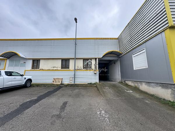 Saint-Affrique (12400) Entrepôt ou Garage 422m2 à St Affrique