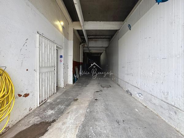 Saint-Affrique (12400) Entrepôt ou Garage 422m2 à St Affrique