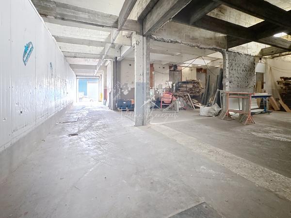 Saint-Affrique (12400) Entrepôt ou Garage 422m2 à St Affrique