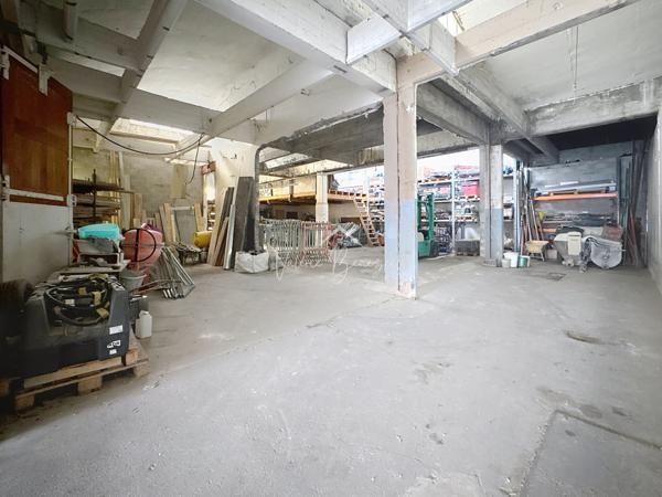 Saint-Affrique (12400) Entrepôt ou Garage 422m2 à St Affrique