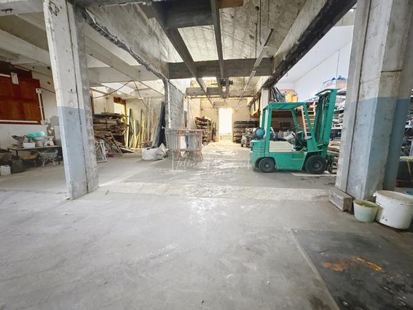 Saint-Affrique (12400) Entrepôt ou Garage 422m2 à St Affrique