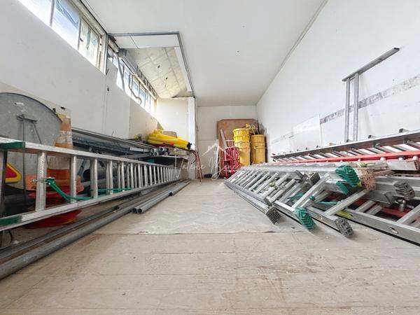 Saint-Affrique (12400) Entrepôt ou Garage 422m2 à St Affrique