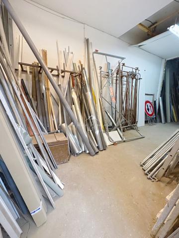 Saint-Affrique (12400) Entrepôt ou Garage 422m2 à St Affrique