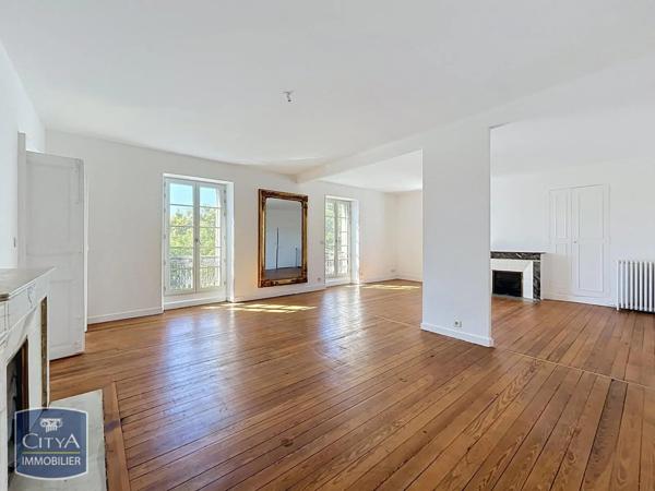 Appartement à louer 5 pièces 190.06m² Nîmes (30000)