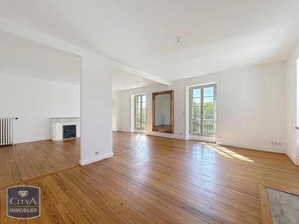 Appartement à louer 5 pièces 190.06m² Nîmes (30000)
