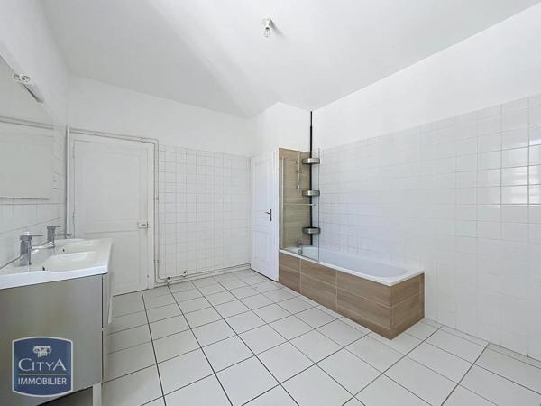 Appartement à louer 5 pièces 190.06m² Nîmes (30000)
