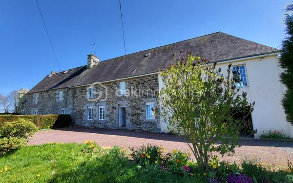 Ensemble immobilier de qualité – Terrain clos de 4 973 m²
Situé dans un cadre paisible, à proximité immédiate de Saint-Sever-Calvados et de l’A84, cet ensemble immobilier offre une belle opportunité pour un projet familial, touristique ou d’investissement locatif.

La maison principale de 123 m², comprend une entrée avec placard, une agréable pièce de vie d’environ 33 m² avec cheminée et poêle à granulés, une cuisine ouverte aménagée et équipée, ainsi qu’une chambre avec salle d’eau/WC privative accessible PMR.
À l’étage : deux chambres, un bureau et une seconde salle d’eau/WC.
Un vaste grenier aménageable (possibilité de créer 2/3 chambres), une pièce indépendante de 28 m² avec accès privatif (atelier, studio, chambre d’hôtes…), un garage attenant, un appentis fermé et plusieurs dépendances complètent l’ensemble.

La seconde maison de 108 m², vendue louée, constitue un véritable atout avec un revenu locatif immédiat. Elle dispose d’un séjour avec cheminée, cuisine, buanderie, 3 chambres, salle de bains, WC et grenier. Locataire fiable en place depuis 2010.

Le tout sur un terrain clos de 4 973 m2. 

Nombreux travaux récents : toiture ardoise, joints extérieurs, huisseries, poêle à granulés, cuisine, salle d’eau… Fibre raccordée, compteurs et assainissement indépendants pour chaque logement.

Situation idéale :
- Commerces et services à 1,5 km
- 8 min de l’A84 (axe Caen/Rennes)
- 13 km de Vire
- Plages de Granville et de la baie du Mont-Saint-Michel à 50 mns.