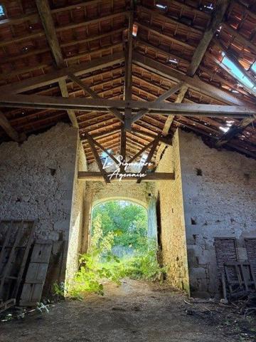 Grange en pierre et maison à rénover – environnement isolé