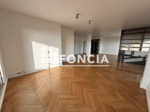 Location Appartement 5 pièces 160.77 m² - 9 MONTEE DES SOLDATS Caluire Et Cuire 69300